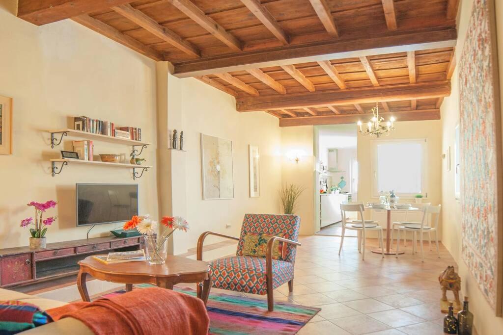 Cozy Macci Flat 4 People Near Santa Croce Square Appartement Florence Buitenkant foto