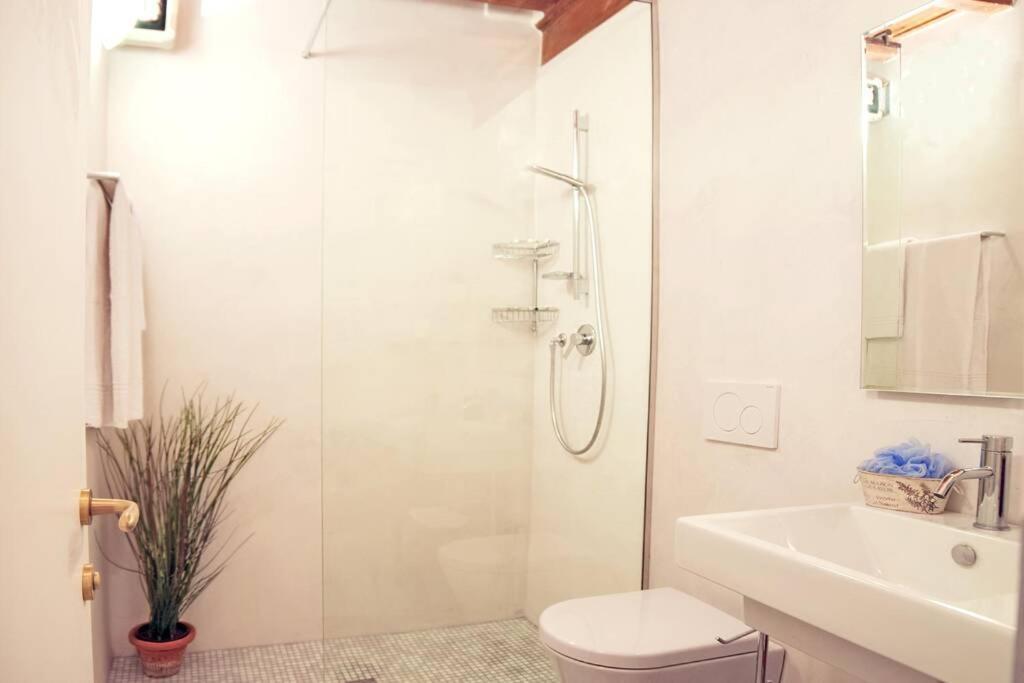 Cozy Macci Flat 4 People Near Santa Croce Square Appartement Florence Buitenkant foto