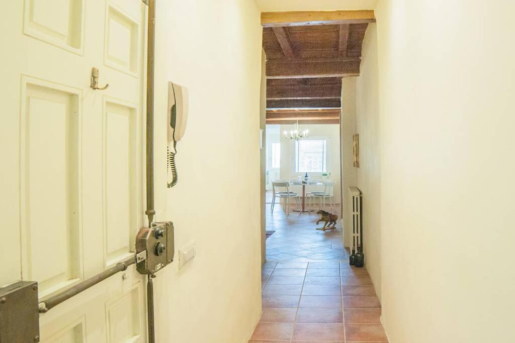 Cozy Macci Flat 4 People Near Santa Croce Square Appartement Florence Buitenkant foto